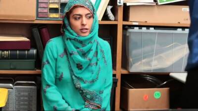 Caught flashing Hijab-Wearing Arab Teen Harassed For - drtuber.com