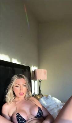 Free webcam blonde toying her pussy - drtuber.com
