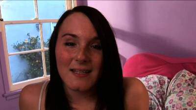Brunette Tranny jerking in hard dick in solo Webcam - drtvid.com