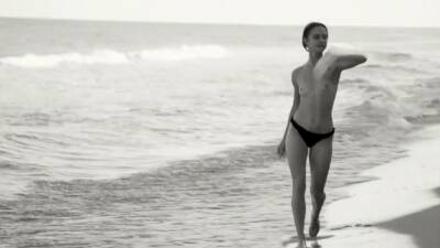 SUPERBE Innocent Hot Teen Shows Off Her Nubile Naked Body - webmaster.drtuber.com