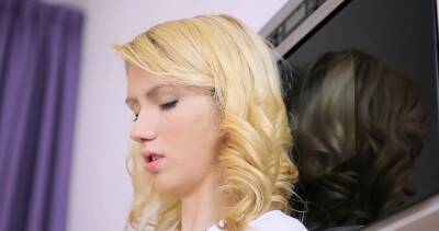 Elegant blond floosy in erotic scene - drtuber.com - Russia