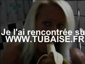 Elle se masturbe avec une banane - drtuber.com - France