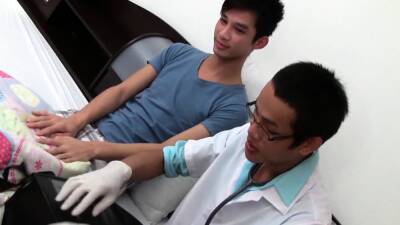 Nerdy Asian doctor breeding twinks butt - drtuber.com