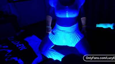 Getting Fucked By Glow In The Dark Alien Knot - shemalez.com