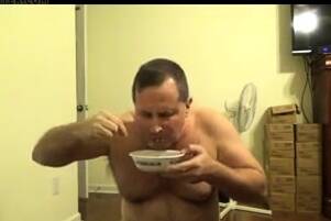 Tom Pearl Eats A Bowl Of Cereal With Piss - drtuber.com