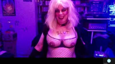Linday Loves Being a Slut - ashemaletube.com