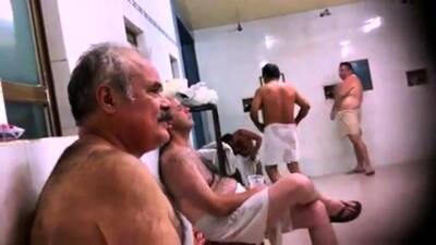 Str8 spy pakistani daddy in public bath - drtuber.com - Pakistan