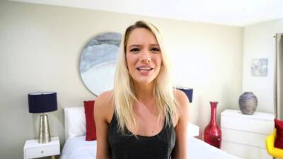 Stepsister whips out her stepbros cock and start sucking it - drtuber.com