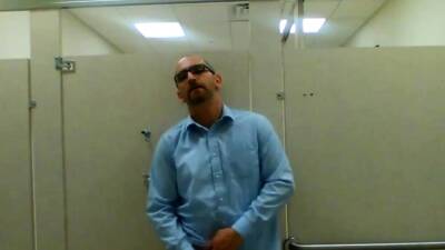 Jerking in a public restroom - drtuber.com