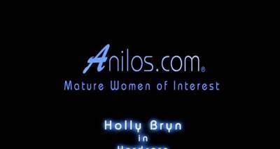 Pretty mature Holly Bryn exposes curves during sex - drtuber.com