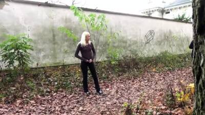 Blonde Jogger Relieves Herself In Leaves - webmaster.drtuber.com