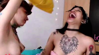 Tattooed Lesbian Babes Gets Kinky on Cam - webmaster.drtuber.com