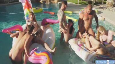 Natalie Mars - Casey Kisses - Janelle Fennec - Trannies And Guys Have A Pool Party Orgy 6 Min - Casey Kisses, Lena Moon And Janelle Fennec - shemalez.com