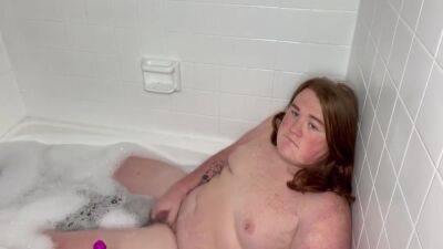 Trans Girl Plays With Herself In The Bath 7 Min - shemalez.com